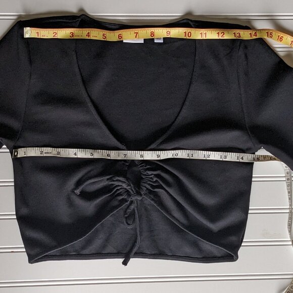 Aritzia Sun-deh Crop Top - Sunday Best Far Out V-neck Top with Cutout - Picture 10 of 11